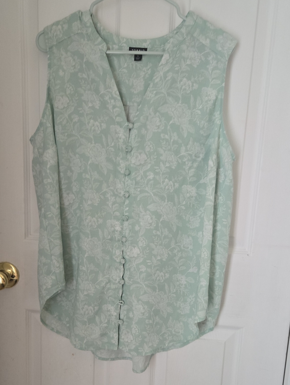 Torrid Floral Button-Front Sleeveless Top
